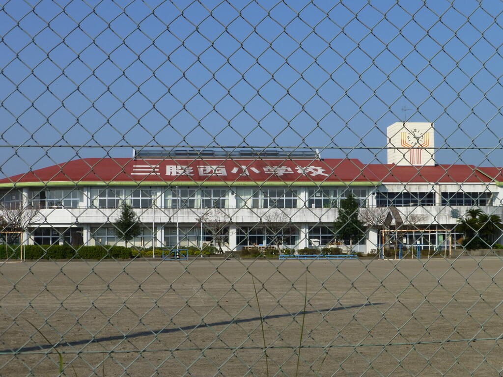 小学校　三股町立三股西小学校（小学校）まで1909m