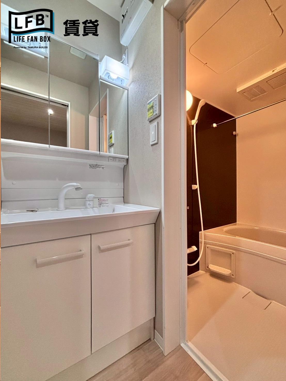 洗面設備　※同間取り【仮称】平井新築アパートの室内写真です。壁紙や床の