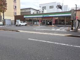 コンビニ　ファミリーマート新松戸三丁目店（コンビニ）まで140m