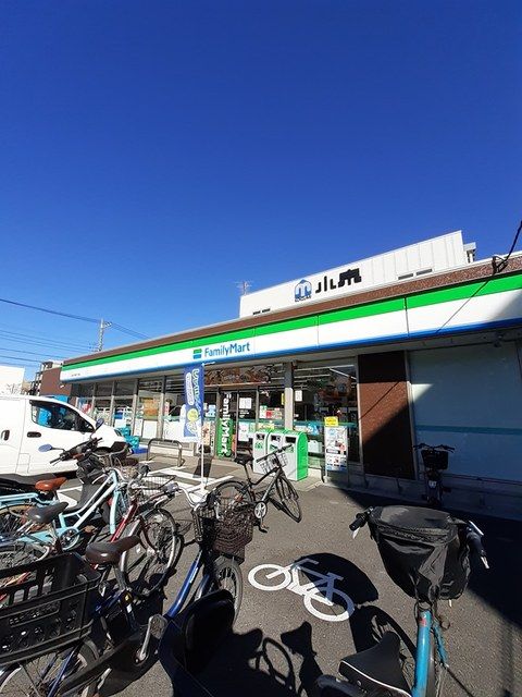 コンビニ　ファミリーマート（コンビニ）まで357m