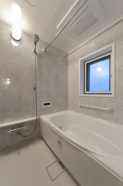 バス・シャワールーム　※写真は同タイプ住戸です。