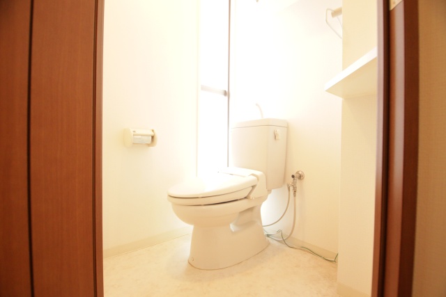 トイレ　※別室の参考写真の為、現況優先です。
