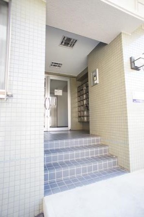 エントランス　オートロック付きのエントランス