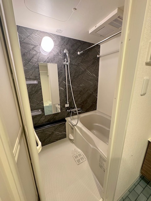 バス・シャワールーム　浴室乾燥機付き！