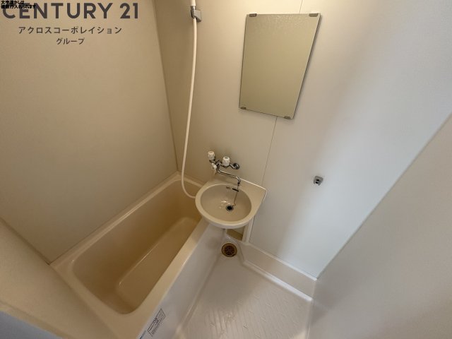 バス・シャワールーム　バストイレ別です♪