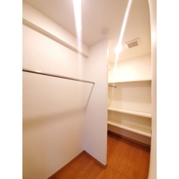 収納　大容量のウォークインクローゼットです