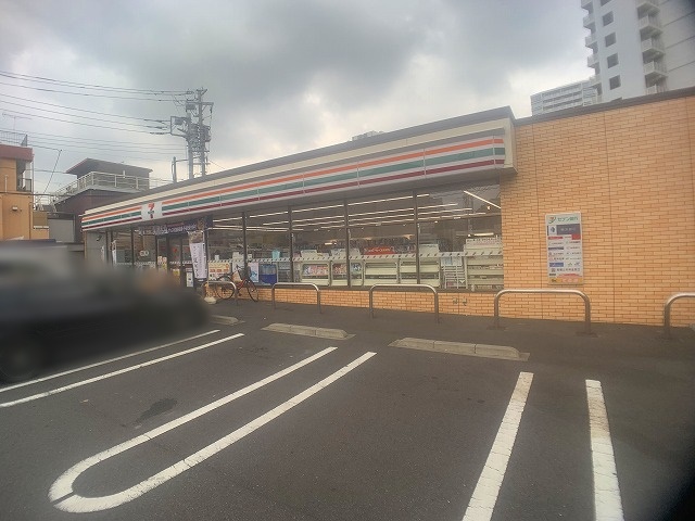コンビニ　セブン－イレブン川崎日進町西店（コンビニ）まで373m