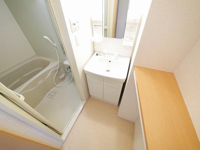 洗面設備　スペースが確保できる洗面所です