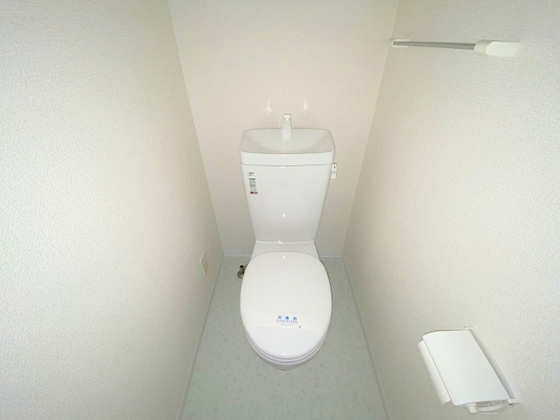 トイレ　※掲載写真は同マンション別部屋参考写真となります。