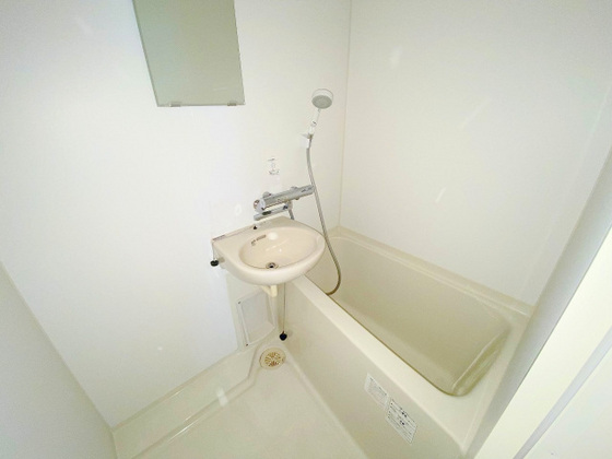 洗面設備　※掲載写真は同マンション別部屋参考写真となります。