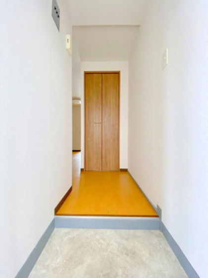 玄関　※掲載写真は同マンション別部屋参考写真となります。