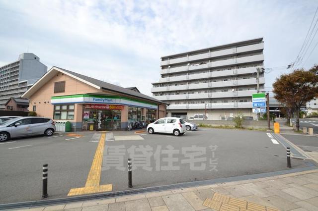 コンビニ　ファミリーマート　尼崎築地（コンビニ）まで660m