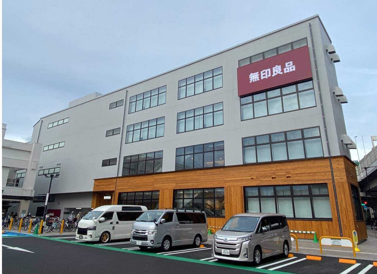 ショッピングセンター　無印良品板橋南町店（ショッピングセンター）まで893m