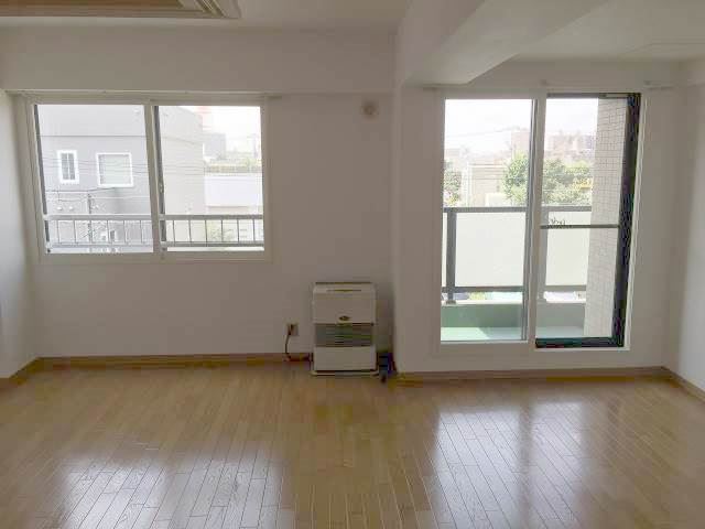 居室・リビング　明るいリビング