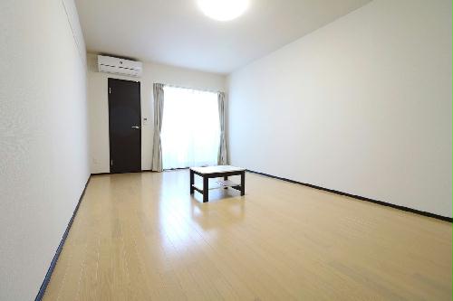 居室・リビング　大型家具家電付きにより初めての一人暮らしの方も安心！