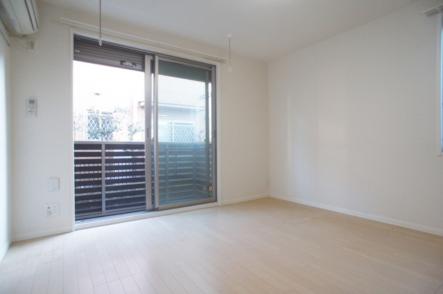 居室・リビング　南に面した洋室は採光・通風に優れた心地よい空間です！