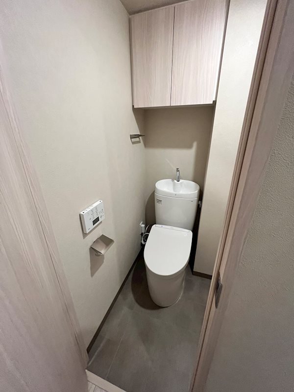 トイレ　落ち着いた色調のトイレです♪