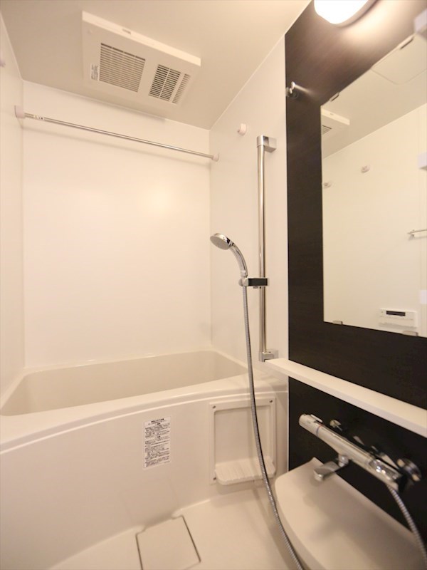 バス・シャワールーム　浴室暖房乾燥機付　追い焚き・オートバス機能付お風呂