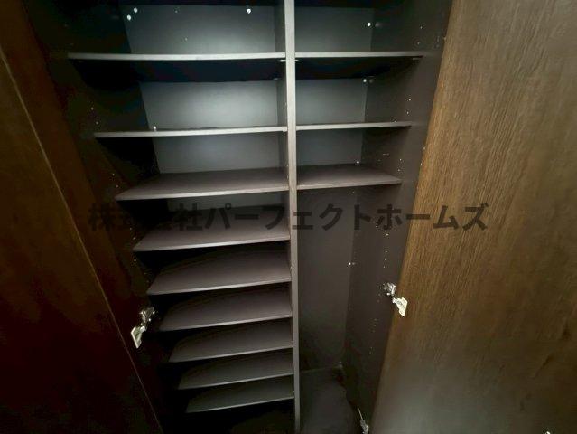 エントランス　落ち着いたエントランスです