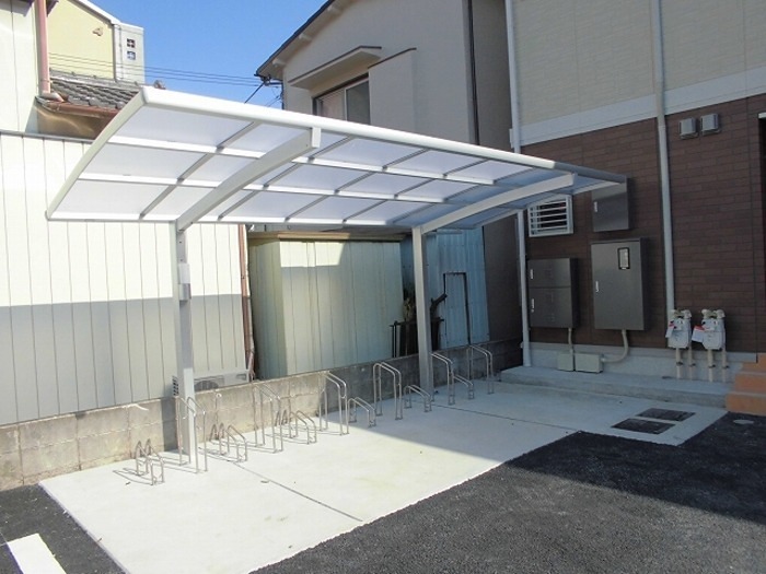 駐車場　屋根付きの駐輪場です