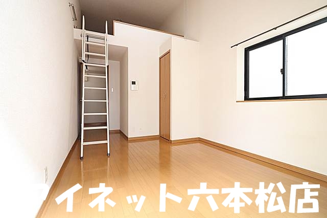 居室・リビング　広々としていいですね。