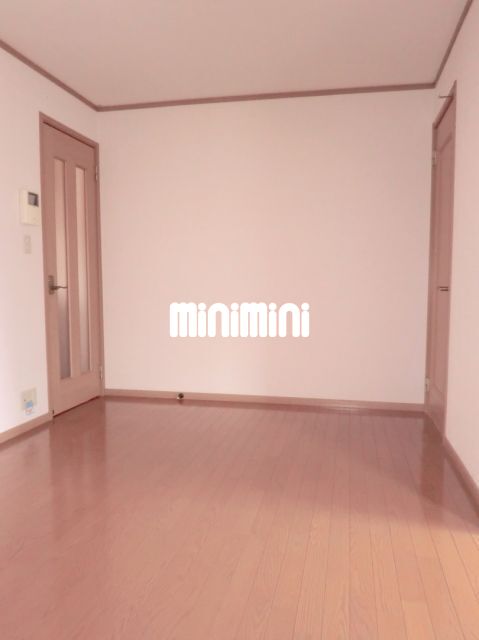 その他　白色の壁はお部屋をさらに明るく見せます。