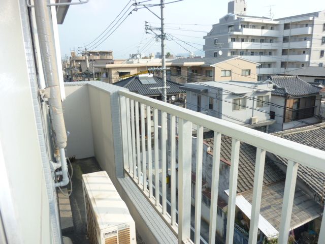 バルコニー　洗濯機は室外です