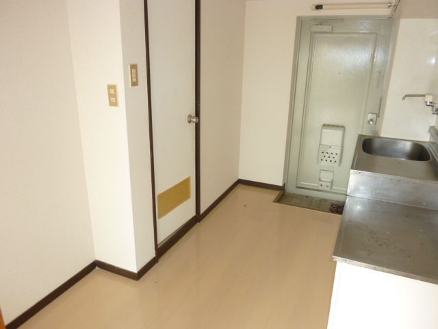 その他　３畳のキッチンです