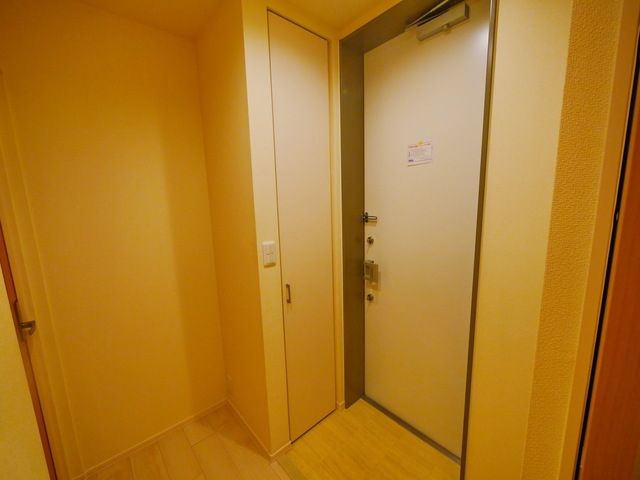 玄関　※別部屋の参考写真です。※