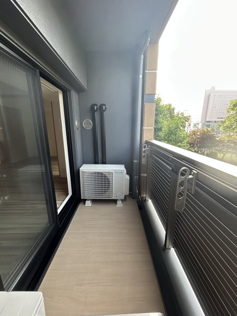 バルコニー　同物件別号室