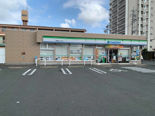 コンビニ　ファミリーマート 豊橋前田二丁目店（コンビニ）まで425m