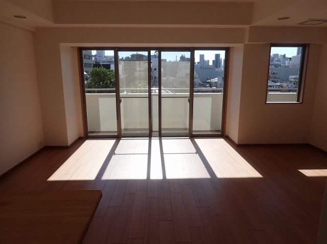 居室・リビング　写真は同タイプ住居です。
