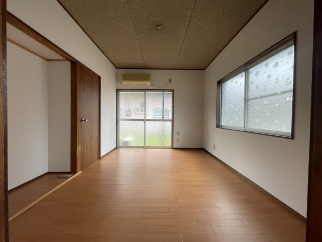 粂田様貸家 1の居間写真