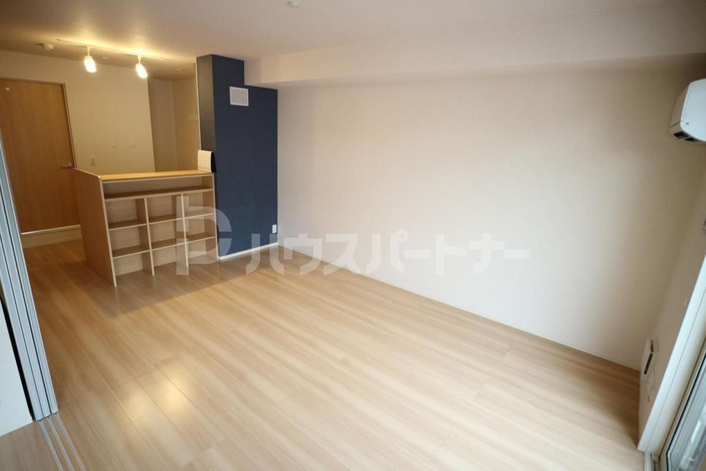 居室・リビング　同物件別部屋の参考写真。