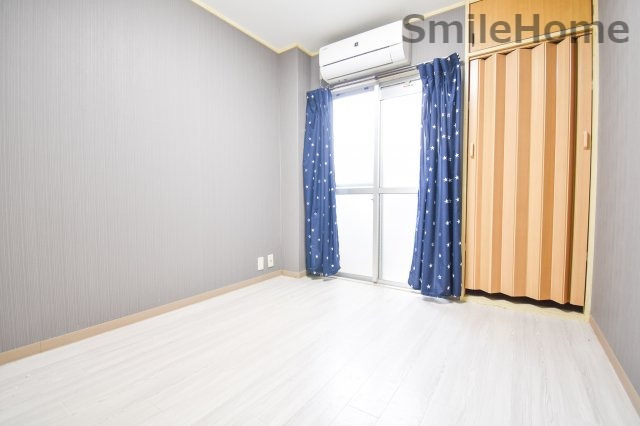 居室・リビング　エアコン付きのお部屋です