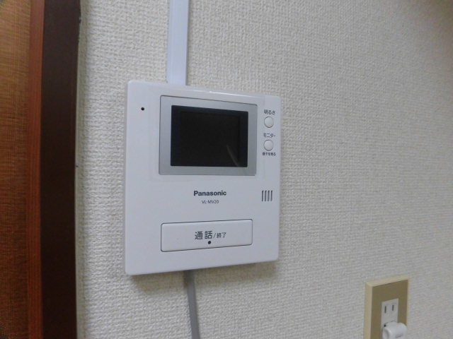 セキュリティ　TVモニター付きインターホンなので安心です。