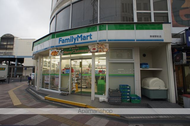 コンビニ　ファミリーマート（コンビニ）まで227m