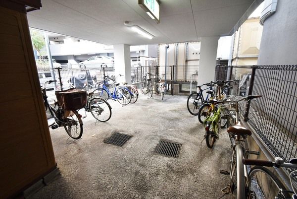 地下鉄谷町線 谷町四丁目駅 徒歩3分 7階建 築28年の外観写真