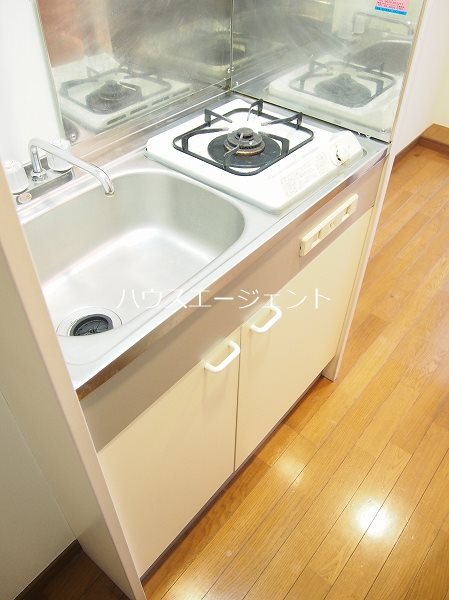 キッチン　ガスコンロがついているので買わなくても大丈夫です！