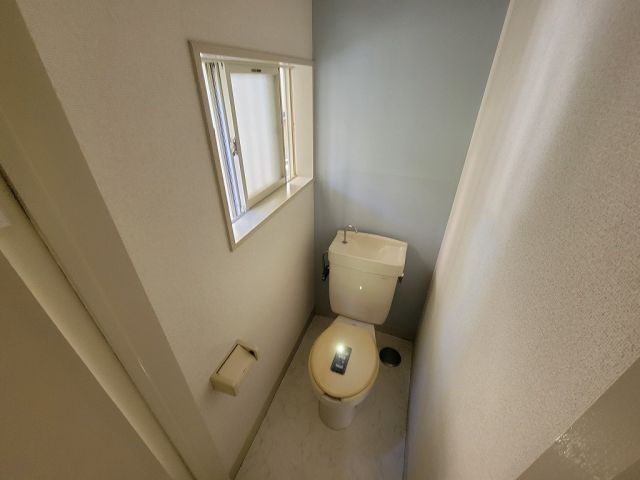 ドムス塩焼のトイレ写真