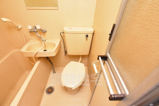 近鉄大阪線 弥刀駅 徒歩17分 5階建 築37年のトイレ写真