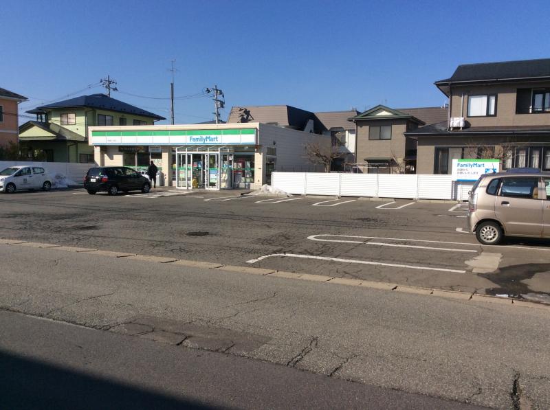 コンビニ　ファミリーマート秋田桜一丁目店（コンビニ）まで405m