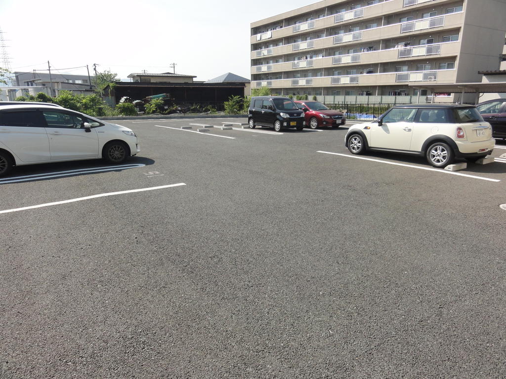 コンビニ　サンクスミニ成沢ベガス店（コンビニ）まで147m