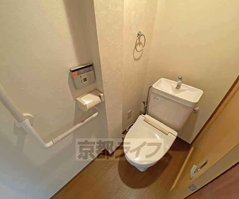 トイレ　洗浄機能付きトイレです。