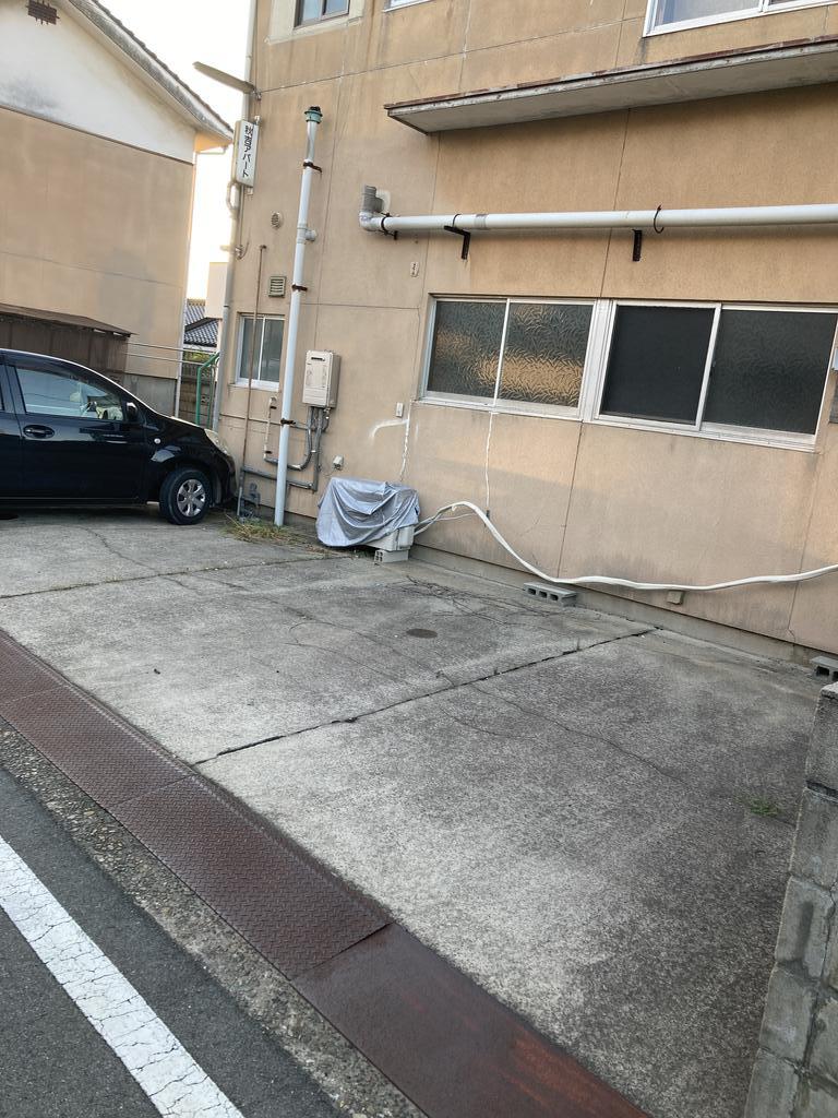 【秋吉アパート第一の駐車場】