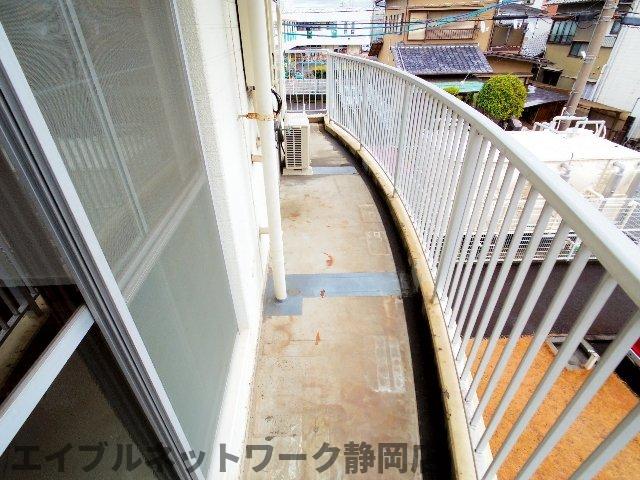 【静岡市葵区古庄のマンションのバルコニー】