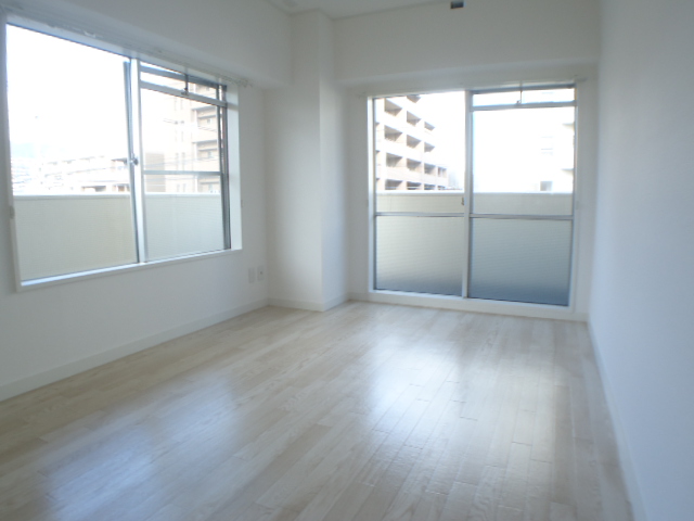 その他　明るい洋室です