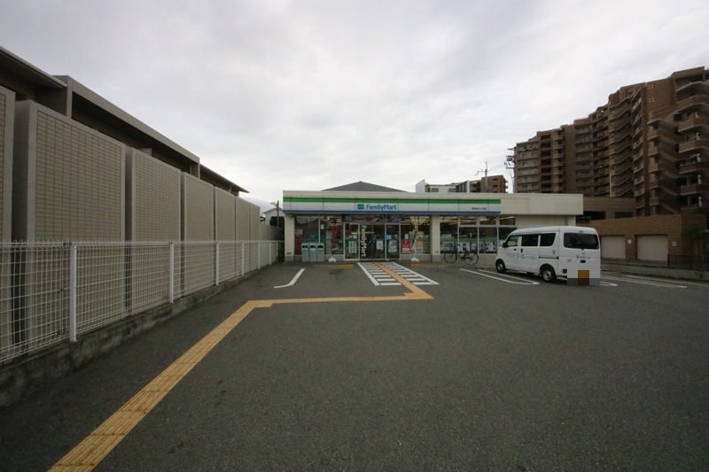 コンビニ　ファミリーマート東園田町六丁目店（コンビニ）まで503m