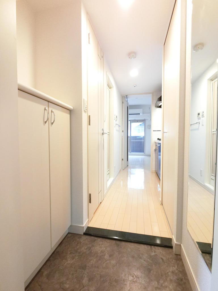 玄関　室内は現況を優先します