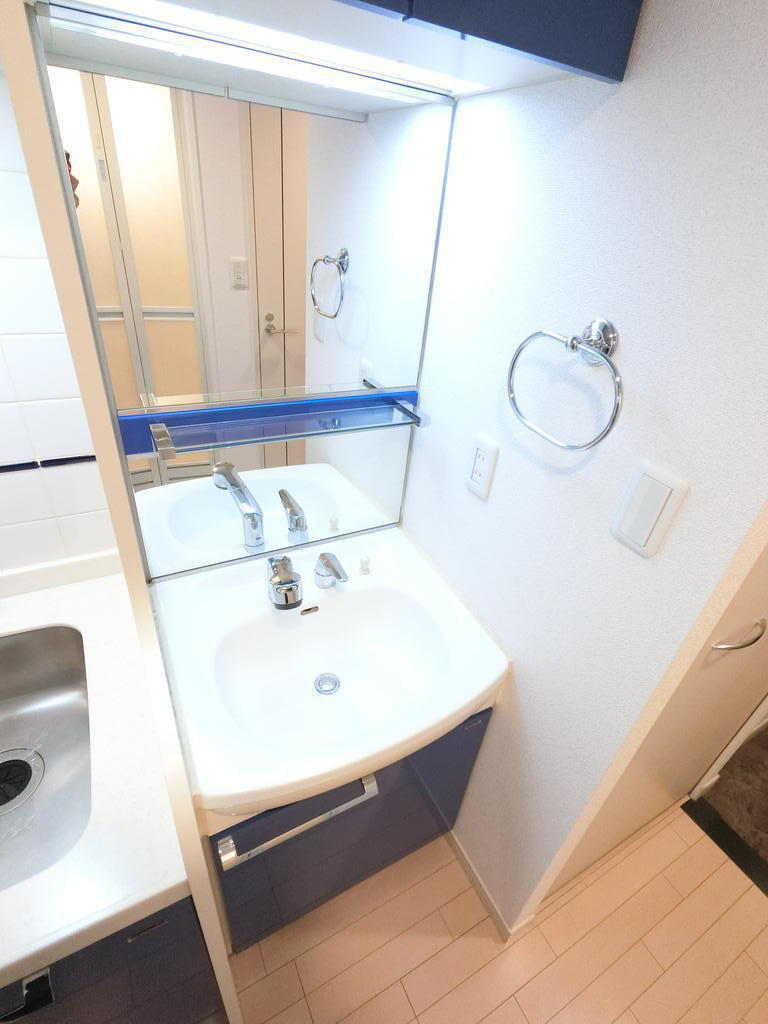 洗面設備　室内は現況を優先します